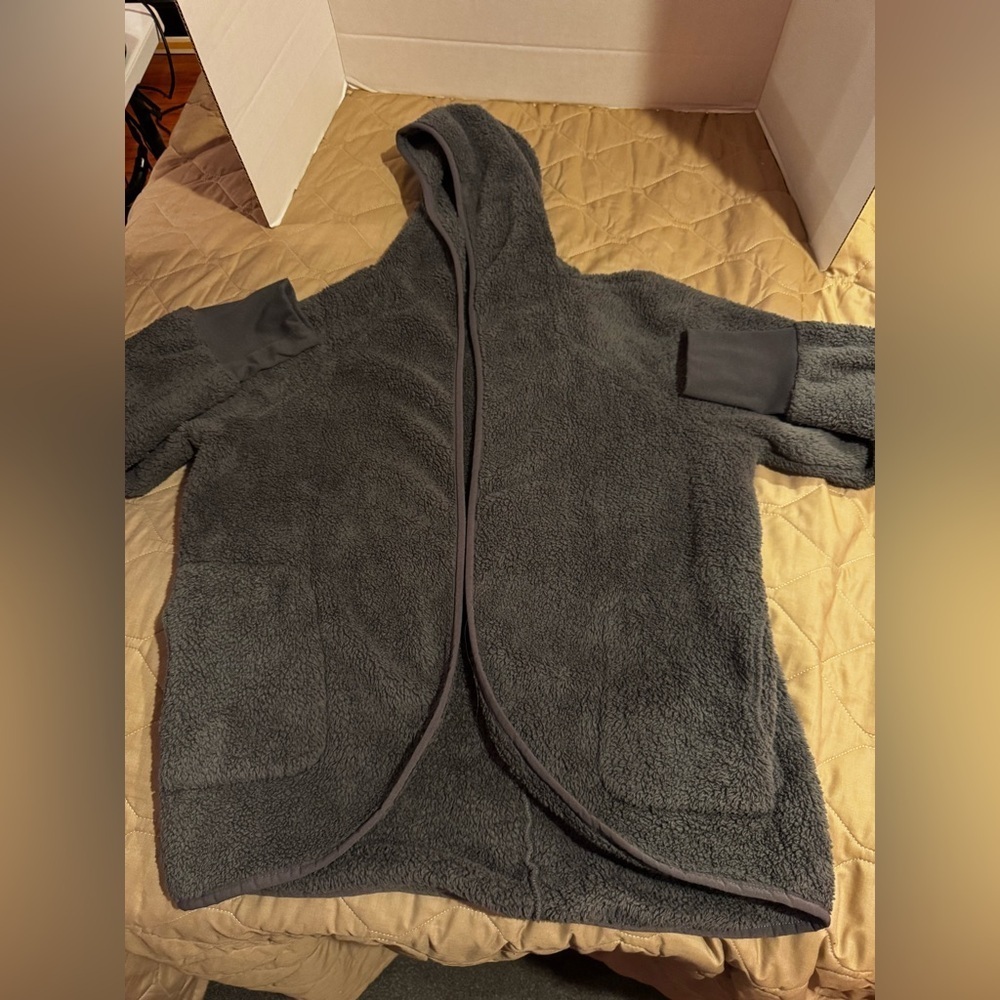 Maurices Unisex Fleece Oversized Gray Hoodie With Pockets  Size S/M Open Front